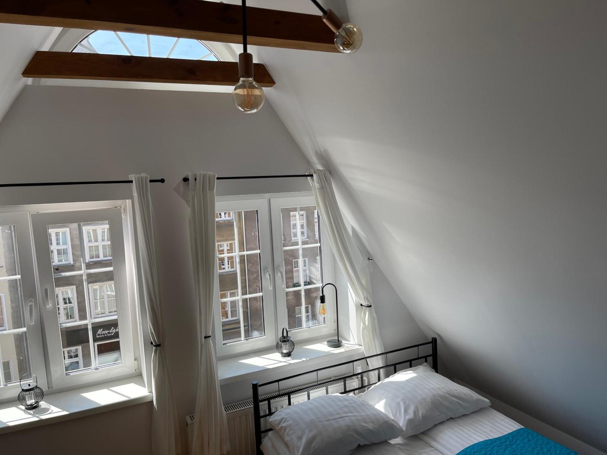 H&T Old Town Szeroka 77 Apartment กดัญสก์ ภายนอก รูปภาพ
